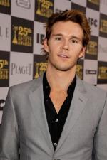 Райан Квантен: 400x600 / 42 Кб