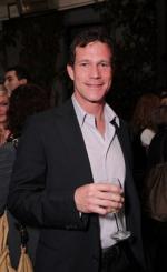 Дилан Уолш: 245x400 / 17 Кб