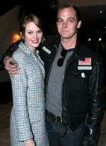 Итэн Эмбри: 293x400 / 31 Кб