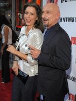 Теа Леони: 300x400 / 29 Кб