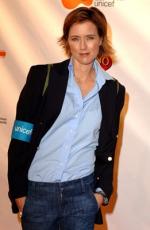 Теа Леони: 261x400 / 21 Кб