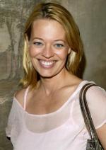 Джери Райан: 284x400 / 26 Кб