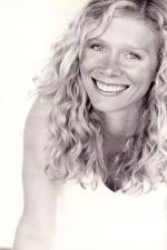 Michelle Guthrie: 450x674 / 47 Кб