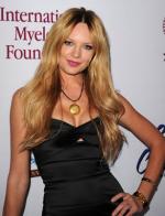 Наташа Алам: 307x400 / 26 Кб