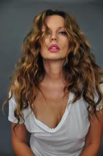 Наташа Алам: 1360x2048 / 359 Кб