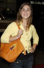 Кэйтлин Уэкс: 262x400 / 24 Кб