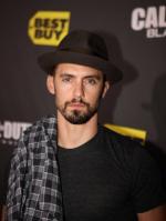 Майло Вентимилья: 302x400 / 20 Кб