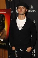 Майло Вентимилья: 267x400 / 18 Кб