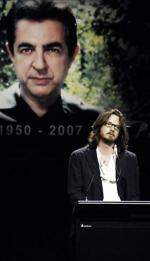 Аден Янг: 300x521 / 22 Кб