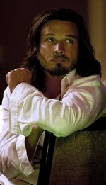 Аден Янг: 833x1448 / 131 Кб