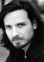 Аден Янг: 728x1024 / 97 Кб