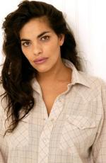 Сарита Чоудри: 261x400 / 25 Кб