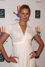 Каролина Куркова: 267x400 / 20 Кб