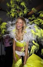 Каролина Куркова: 261x400 / 36 Кб