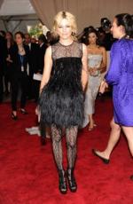 Элизабет Бэнкс: 261x400 / 27 Кб