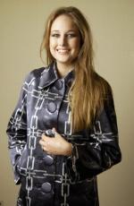 Лили Собески: 261x400 / 26 Кб