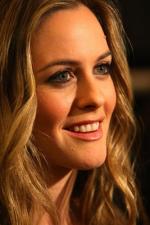 Алисия Сильверстоун: 267x400 / 25 Кб