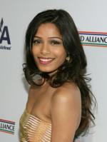 Фрида Пинто: 302x400 / 22 Кб