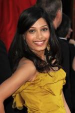 Фрида Пинто: 267x400 / 21 Кб