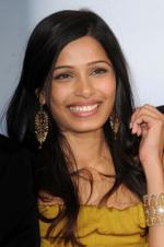 Фрида Пинто: 266x400 / 22 Кб