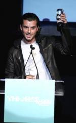 Гэвин Россдэйл: 249x400 / 16 Кб