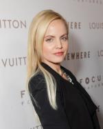 Мена Сувари: 322x400 / 18 Кб