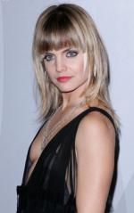 Мена Сувари: 252x400 / 20 Кб