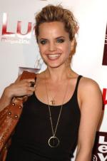 Мена Сувари: 266x400 / 22 Кб