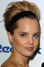 Мена Сувари: 265x400 / 23 Кб