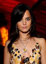 Мена Сувари: 291x400 / 28 Кб