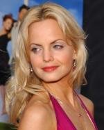 Мена Сувари: 322x400 / 27 Кб