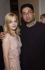 Мена Сувари: 450x686 / 41 Кб