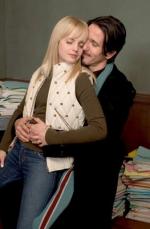 Мена Сувари: 263x400 / 22 Кб