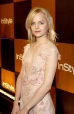 Мена Сувари: 261x400 / 22 Кб