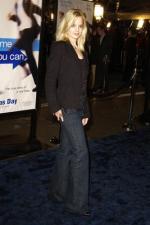 Мена Сувари: 267x400 / 23 Кб