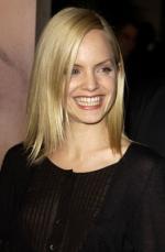 Мена Сувари: 263x400 / 18 Кб