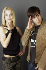 Мена Сувари: 261x400 / 24 Кб