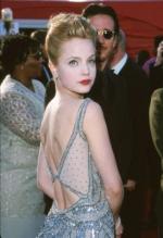 Мена Сувари: 274x400 / 22 Кб