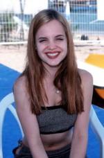 Мена Сувари: 264x400 / 22 Кб