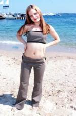 Мена Сувари: 261x400 / 25 Кб