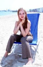 Мена Сувари: 257x400 / 23 Кб