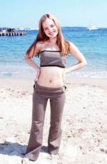 Мена Сувари: 260x400 / 22 Кб