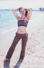 Мена Сувари: 261x400 / 17 Кб