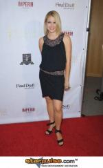 Лори Фортье: 399x644 / 33 Кб