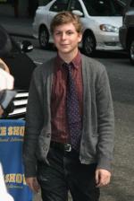 Майкл Сера: 269x400 / 27 Кб