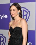 Вера Фармига: 325x400 / 24 Кб