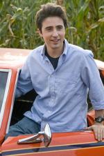 Джош Цуккерман: 300x451 / 35 Кб