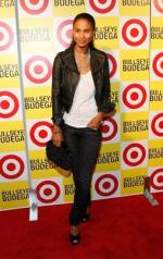 Джой Брайант: 253x400 / 34 Кб