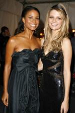 Джой Брайант: 269x400 / 28 Кб