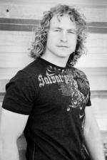 Дэн Петрониевич: 400x600 / 44 Кб